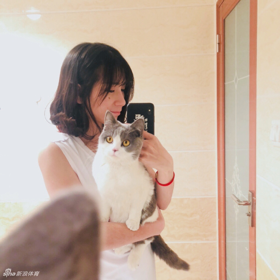 投篮神准的神仙姐姐!你喜欢她吗?