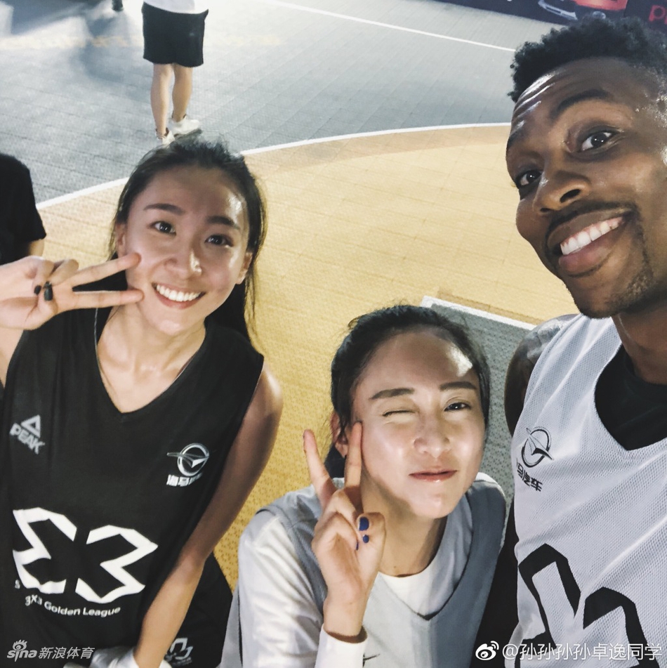 可以很酷也可以很可爱 她最爱的就是打球！