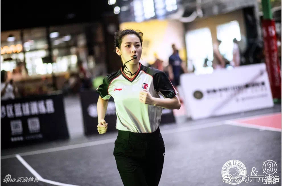 最美女裁判!这次她要上场打球啦