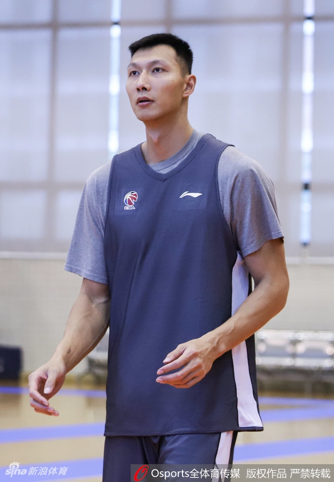 广东男篮备战广东德比