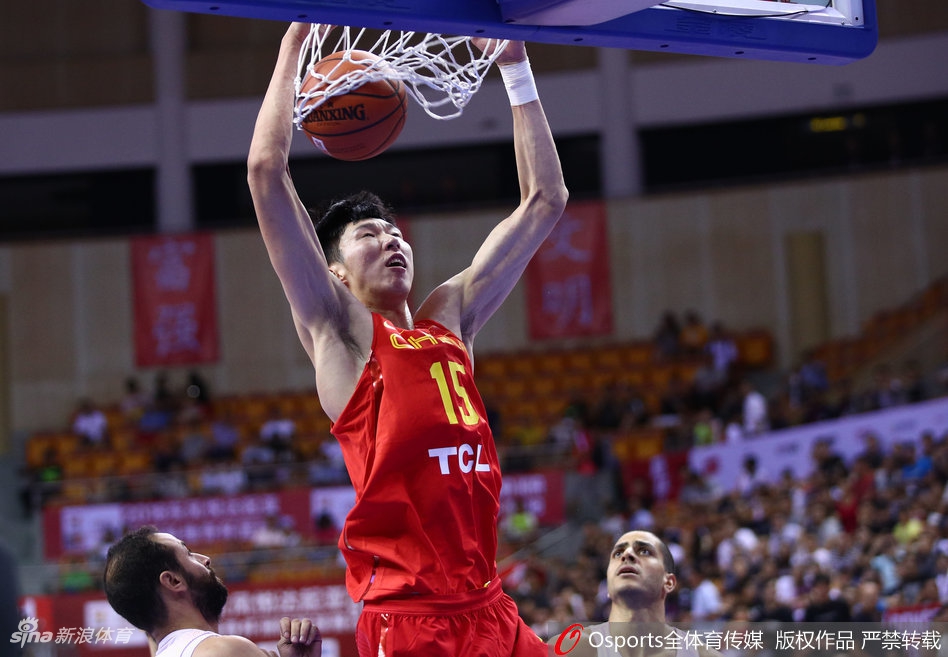 斯杯首日：中国男篮红队77-72突尼斯