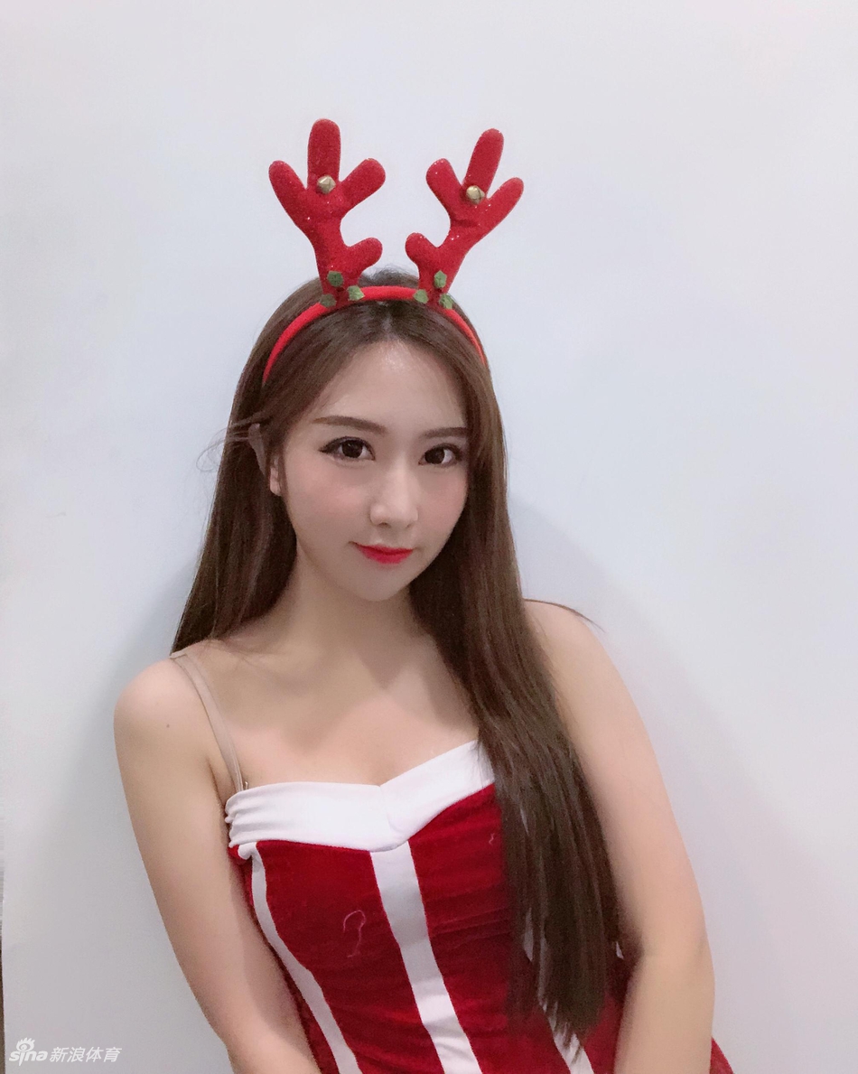 科比小迷妹！她可爱又肉感十足