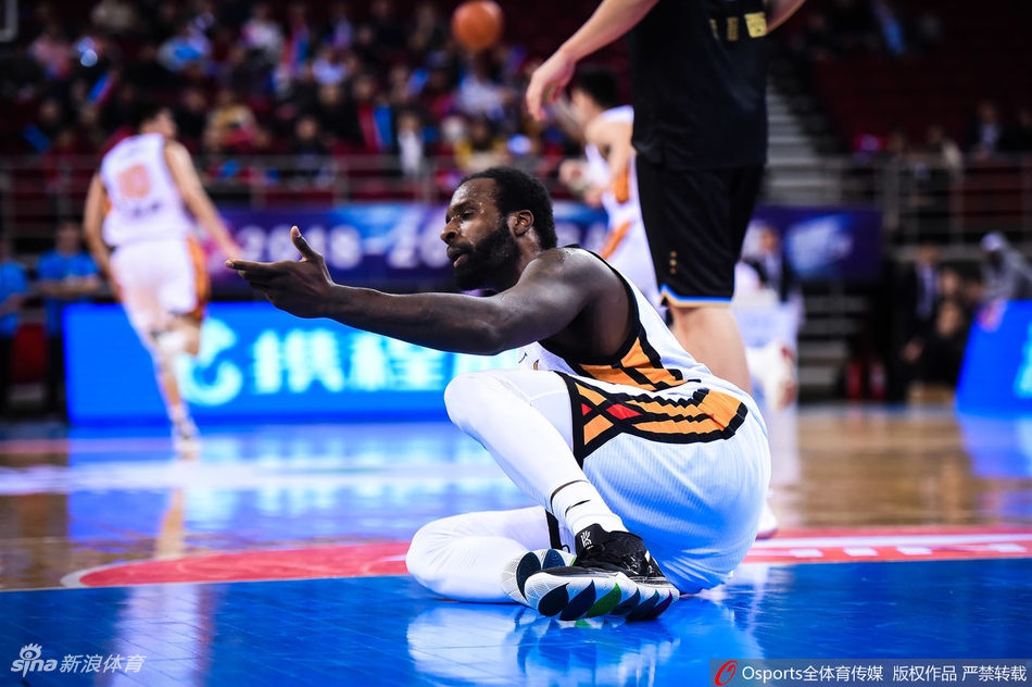 CBA第46轮:北京120-109山西