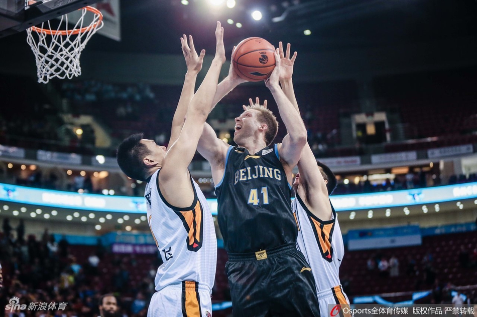 CBA第46轮:北京120-109山西