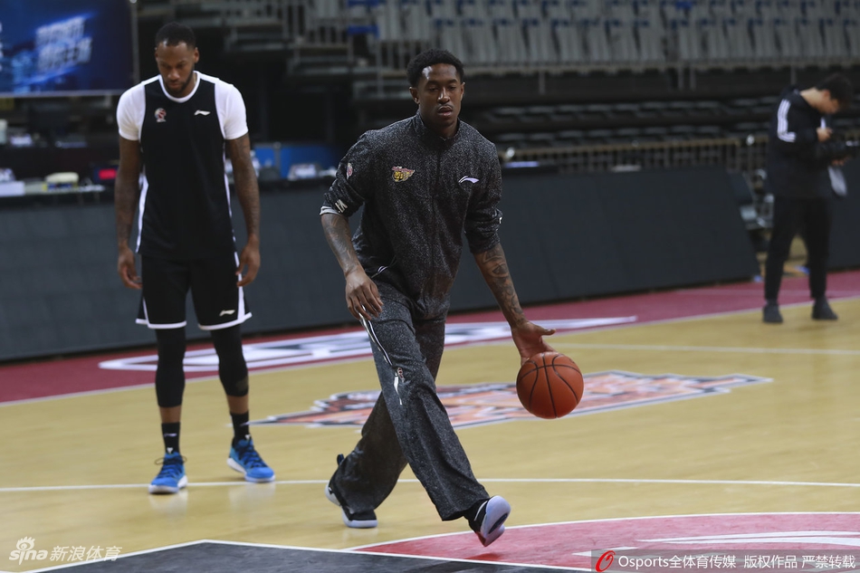 广东男篮备战1/4决赛第三场