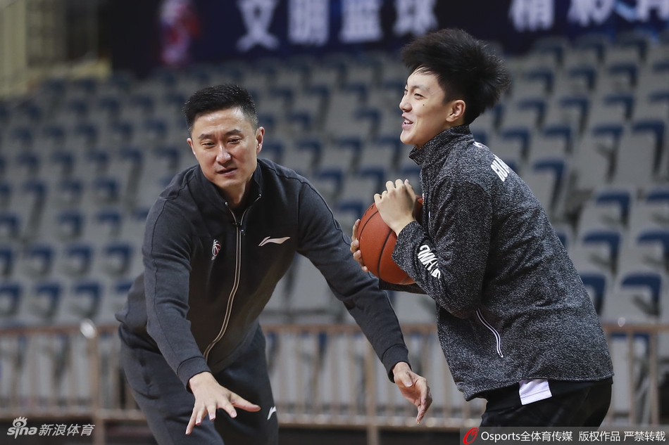 广东男篮备战1/4决赛第三场