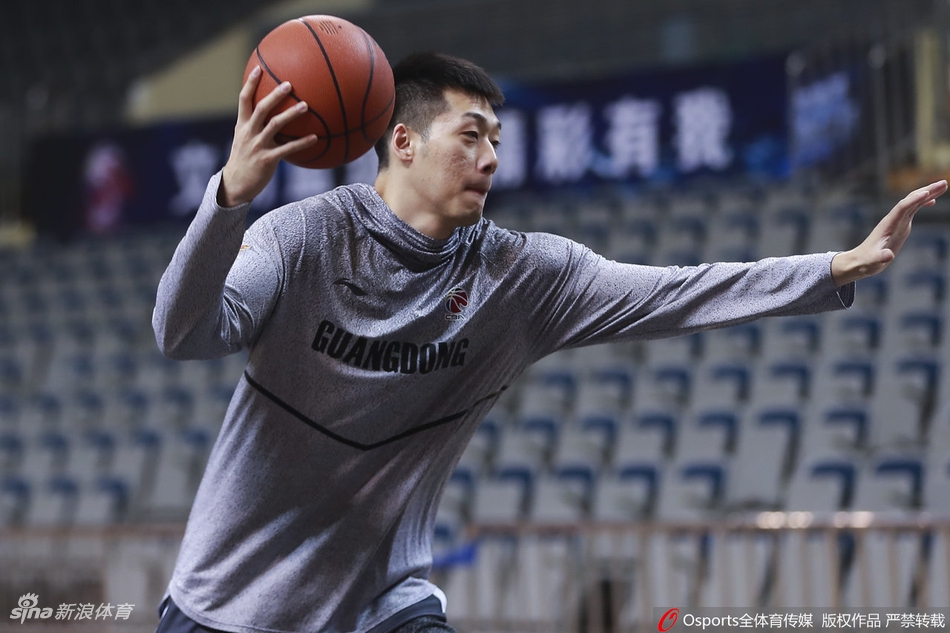 广东男篮备战1/4决赛第三场