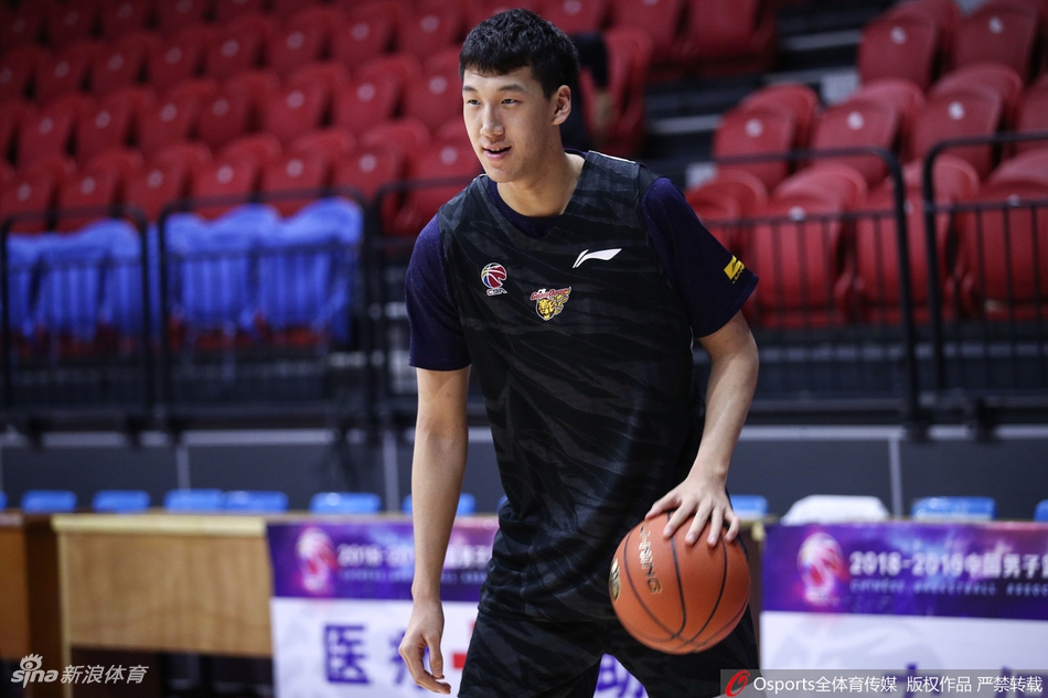 广东男篮赛前备战几大主力缺席