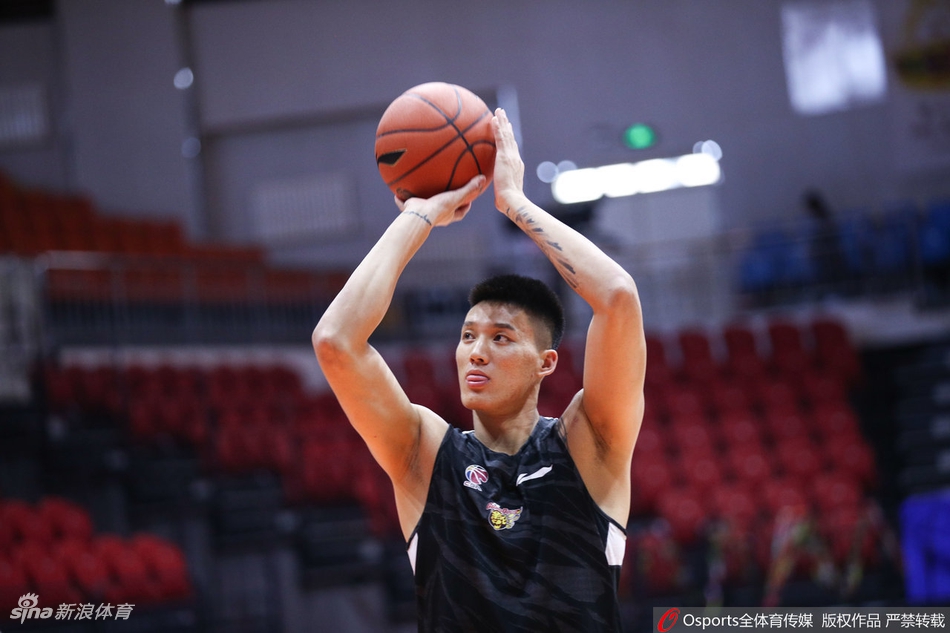 广东男篮赛前备战几大主力缺席