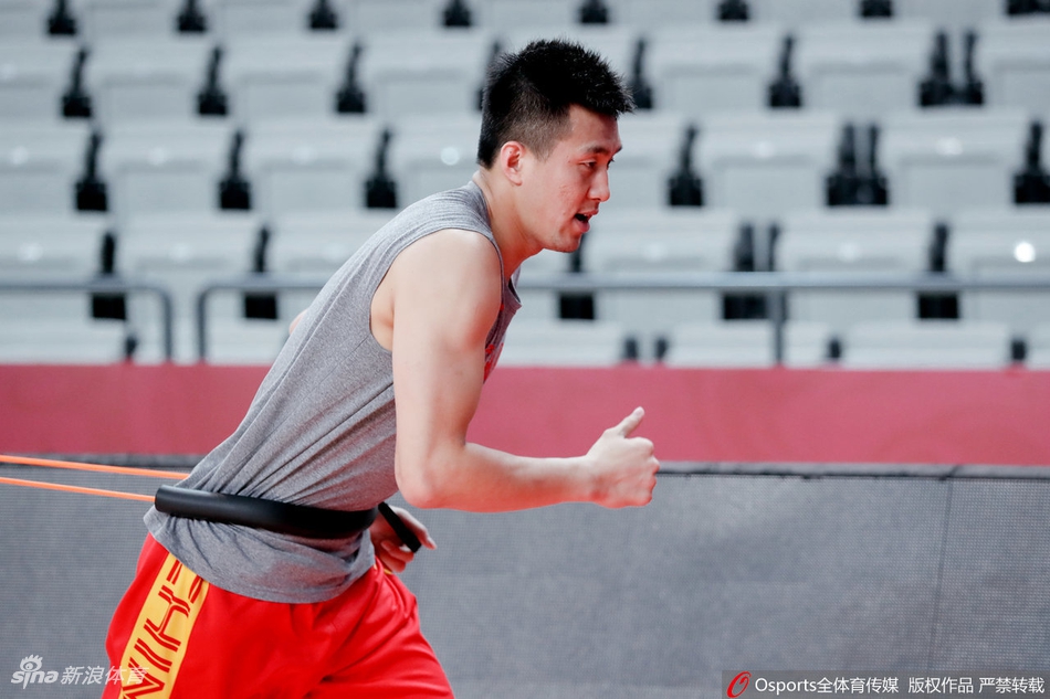 中国男篮赛前训练备战喀麦隆