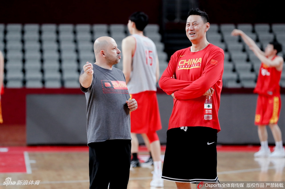 中国男篮赛前训练备战喀麦隆