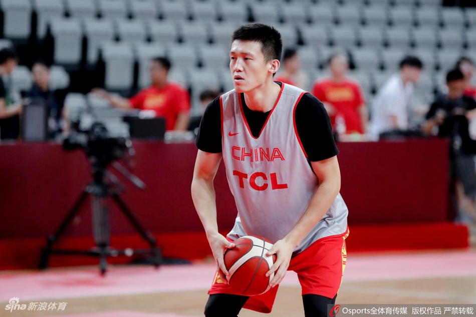 中国男篮赛前训练备战喀麦隆