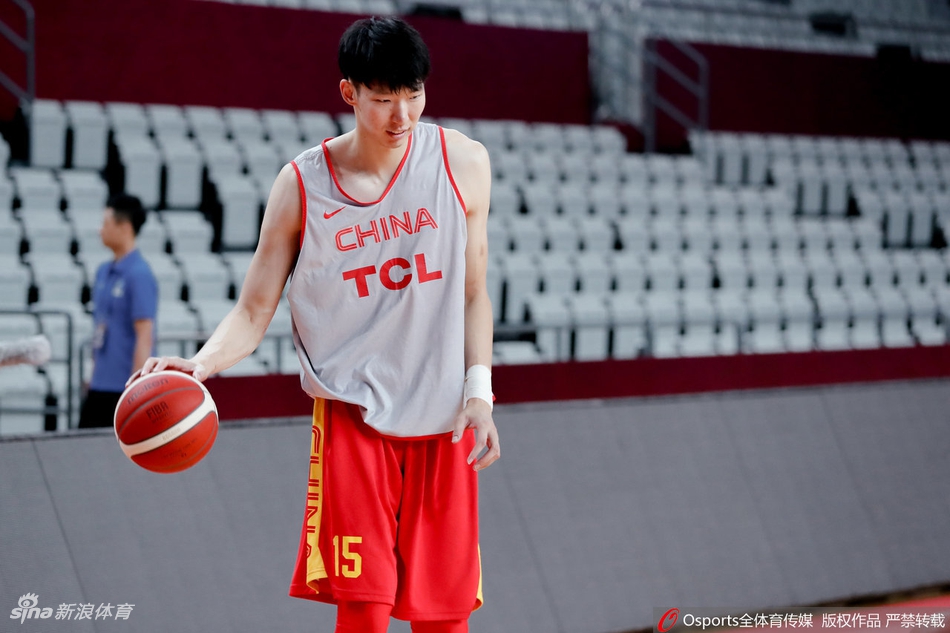 中国男篮赛前训练备战喀麦隆