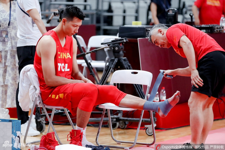 中国男篮赛前训练备战喀麦隆