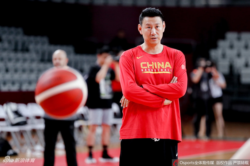 中国男篮赛前训练备战喀麦隆