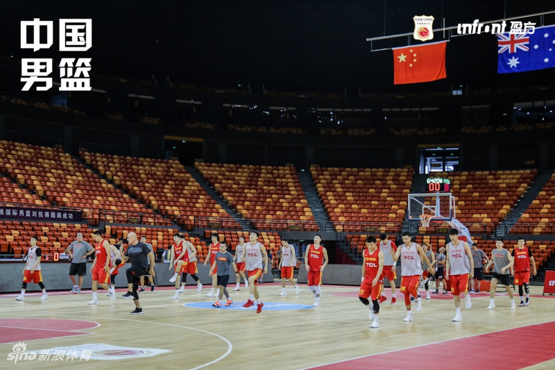 中国男篮踩场训练备战热身赛
