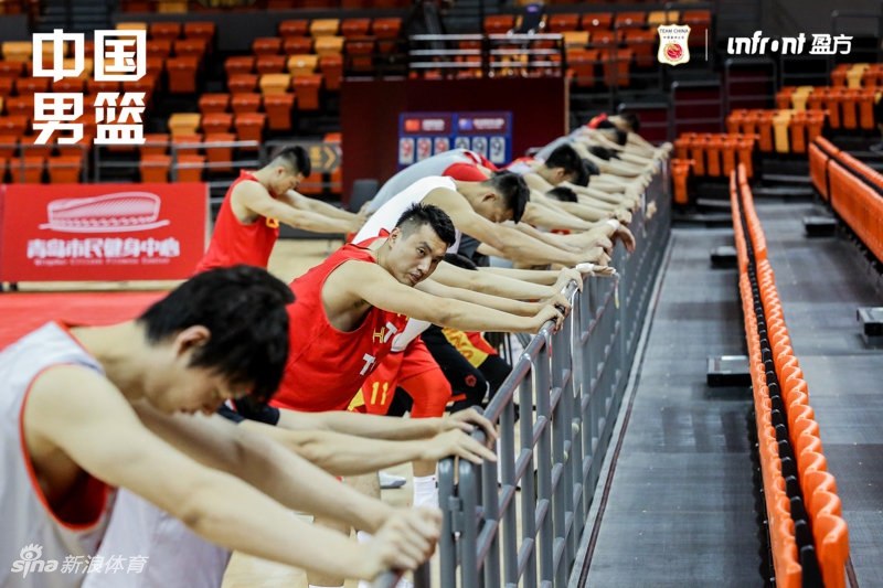 中国男篮踩场训练备战热身赛