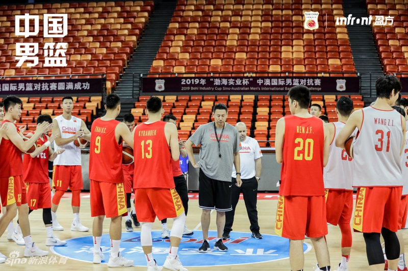 中国男篮踩场训练备战热身赛