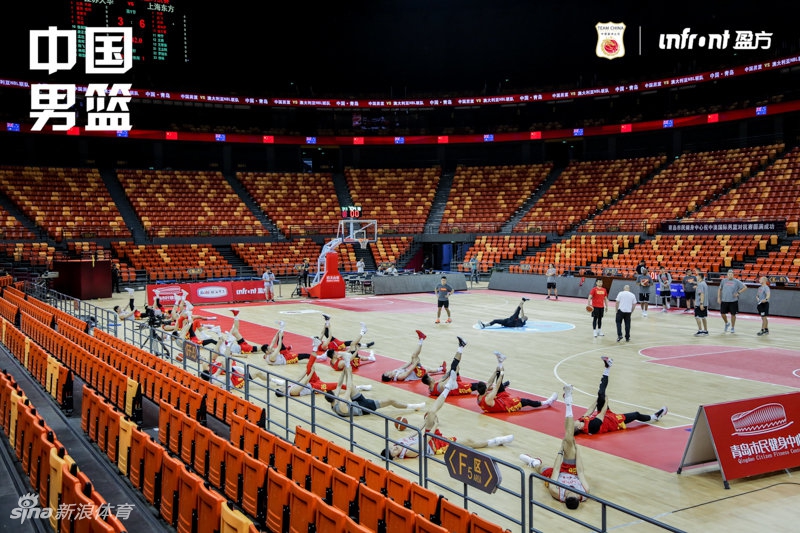 中国男篮踩场训练备战热身赛