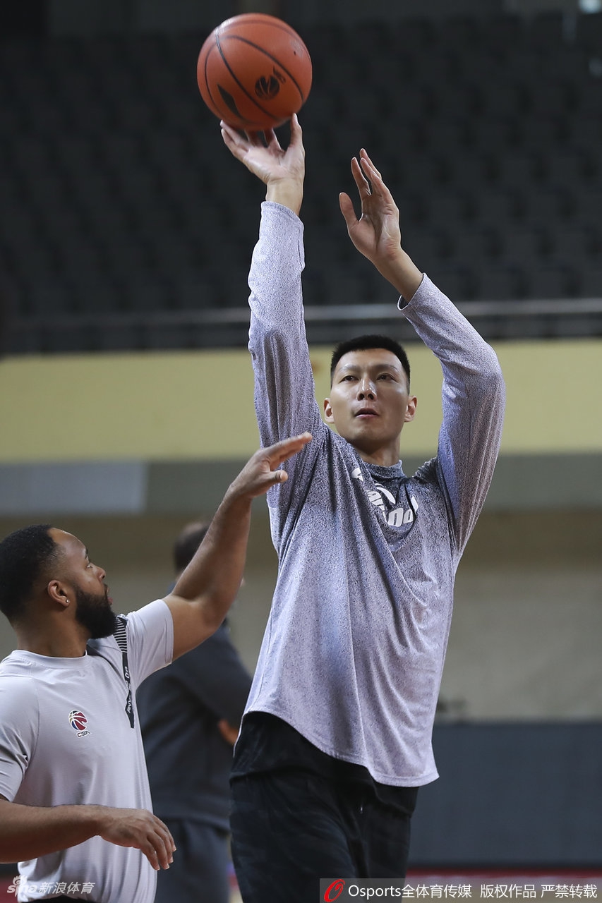 广东男篮备战1/4决赛第三场