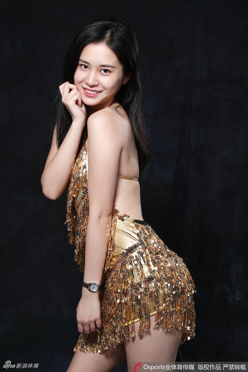 广东啦啦队性感宝贝预祝球队客场捧回第9冠