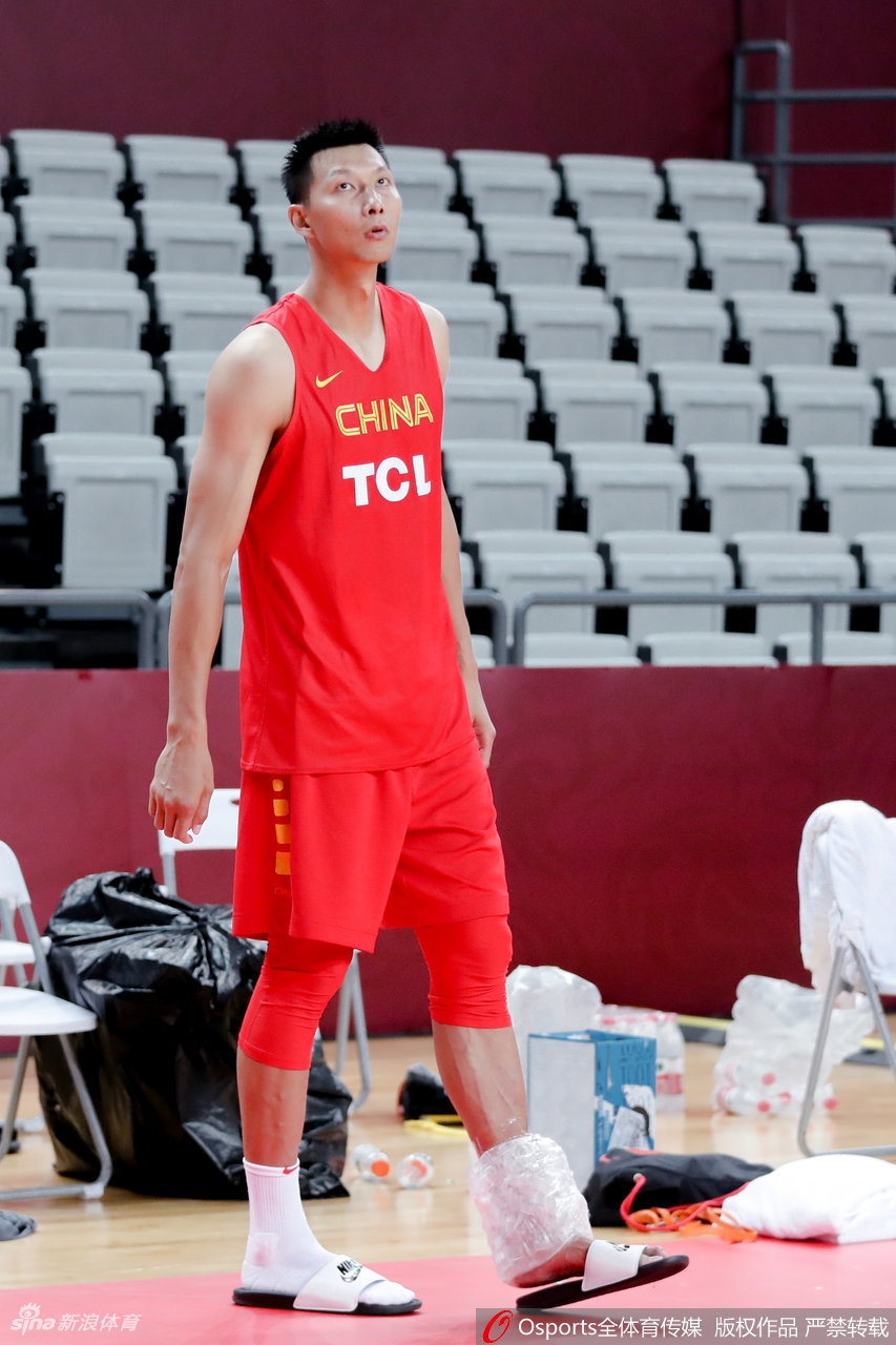 中国男篮赛前训练备战喀麦隆