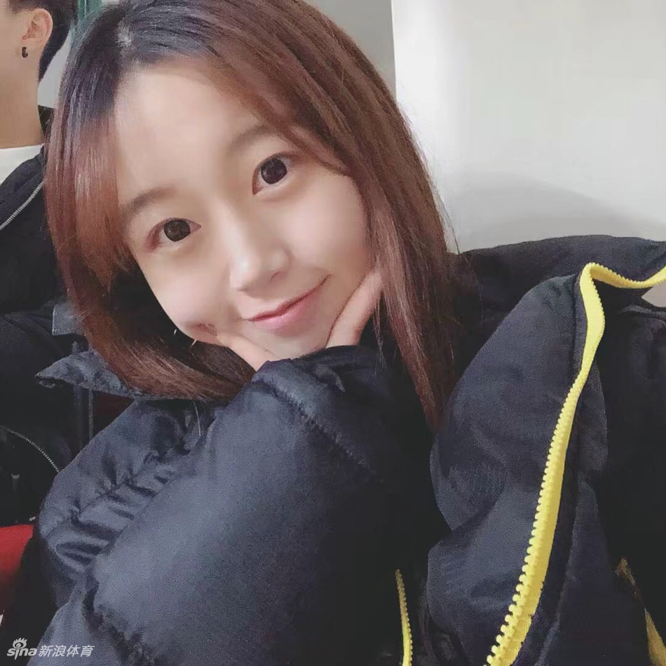 打篮球的小可爱!想做她男朋友