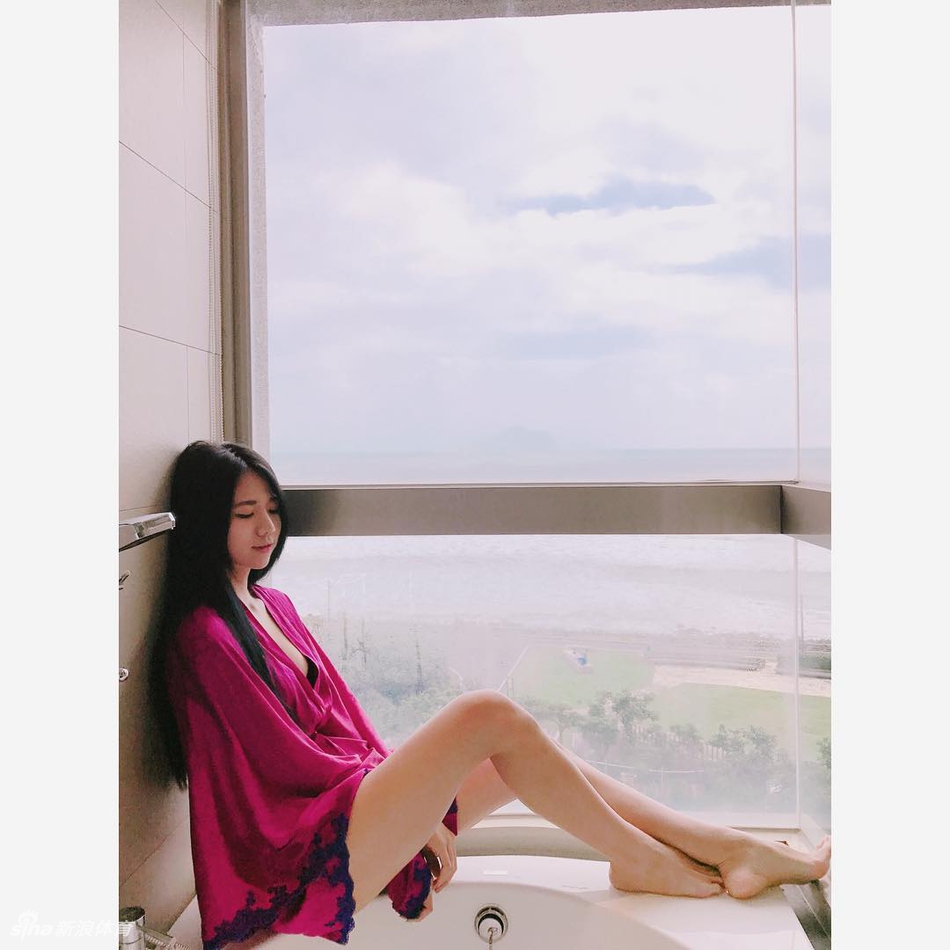 身材娇小丰满爱篮球的台妹！