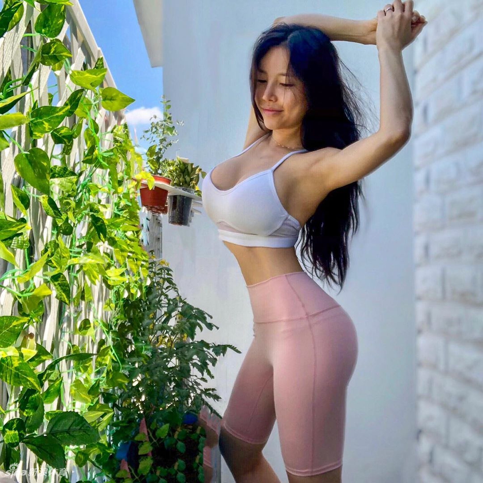 真正的健身女郎!她比你还强壮