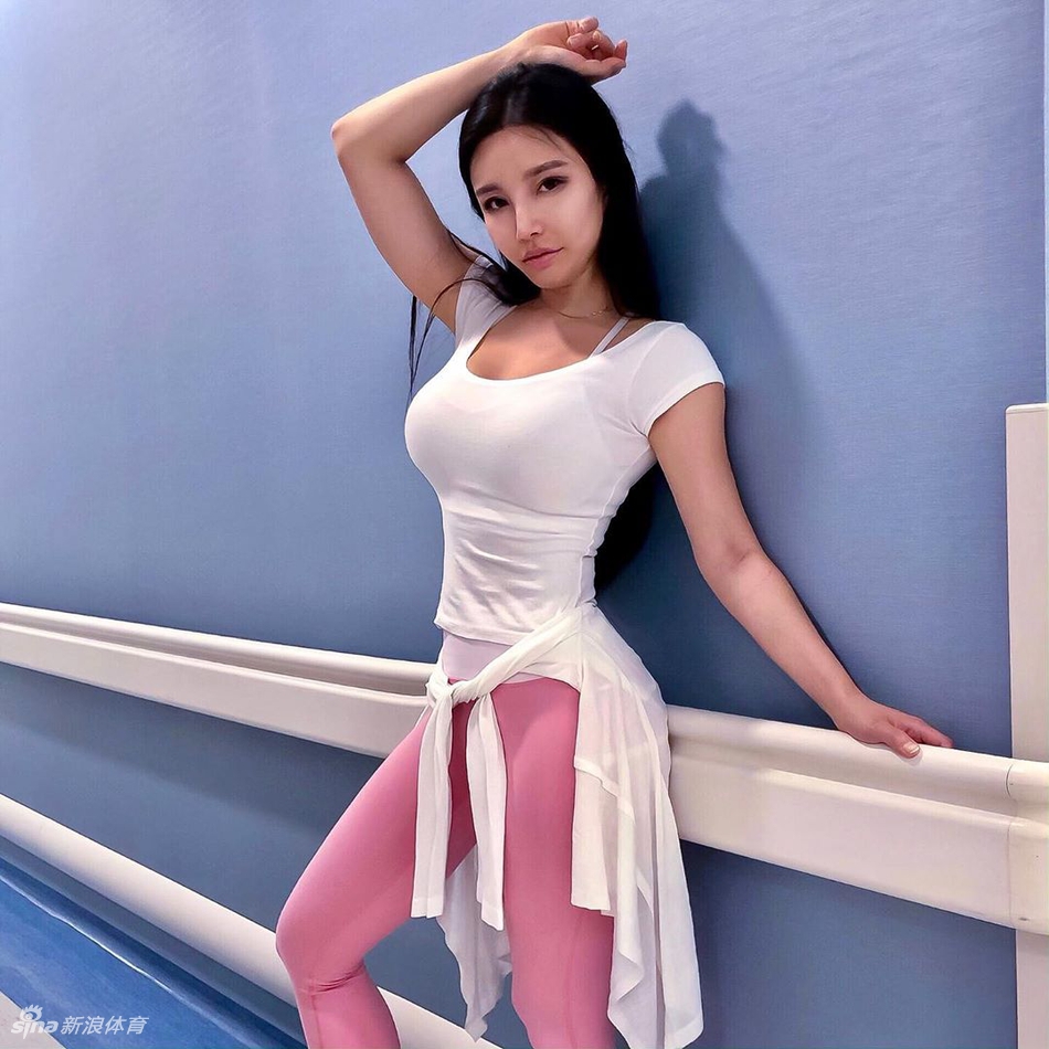 真正的健身女郎!她比你还强壮