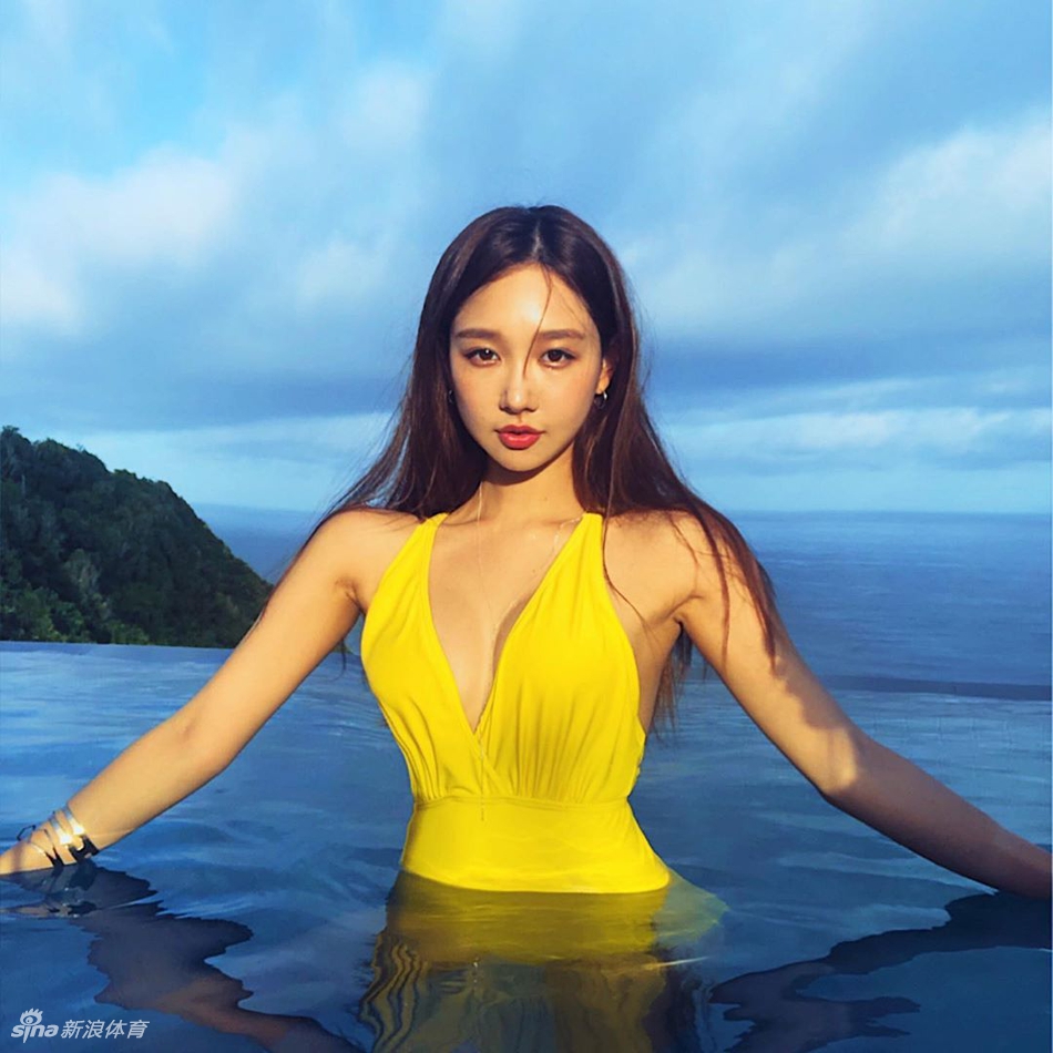 爱运动身材完美!活力运动女孩