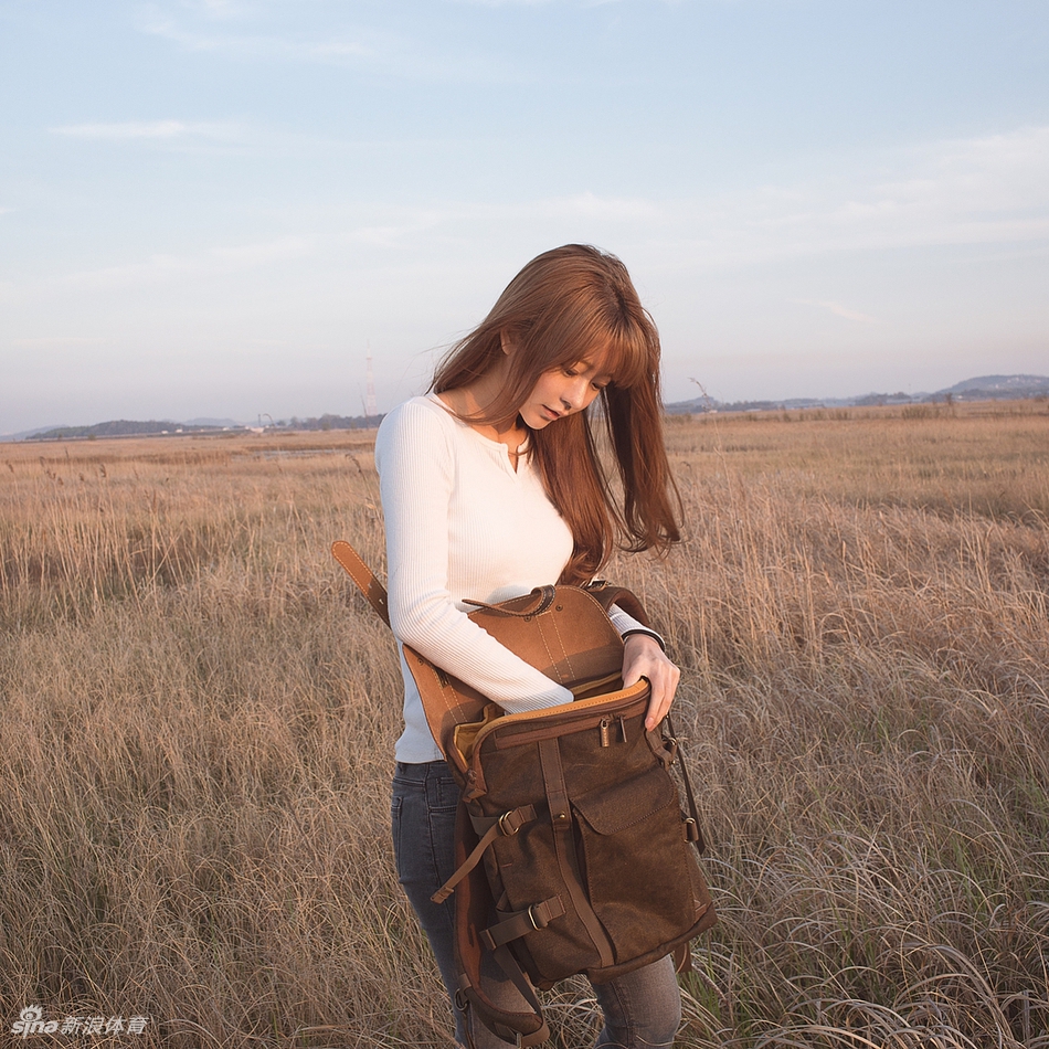 纯真可爱!小姐姐穿运动服的样子真好看