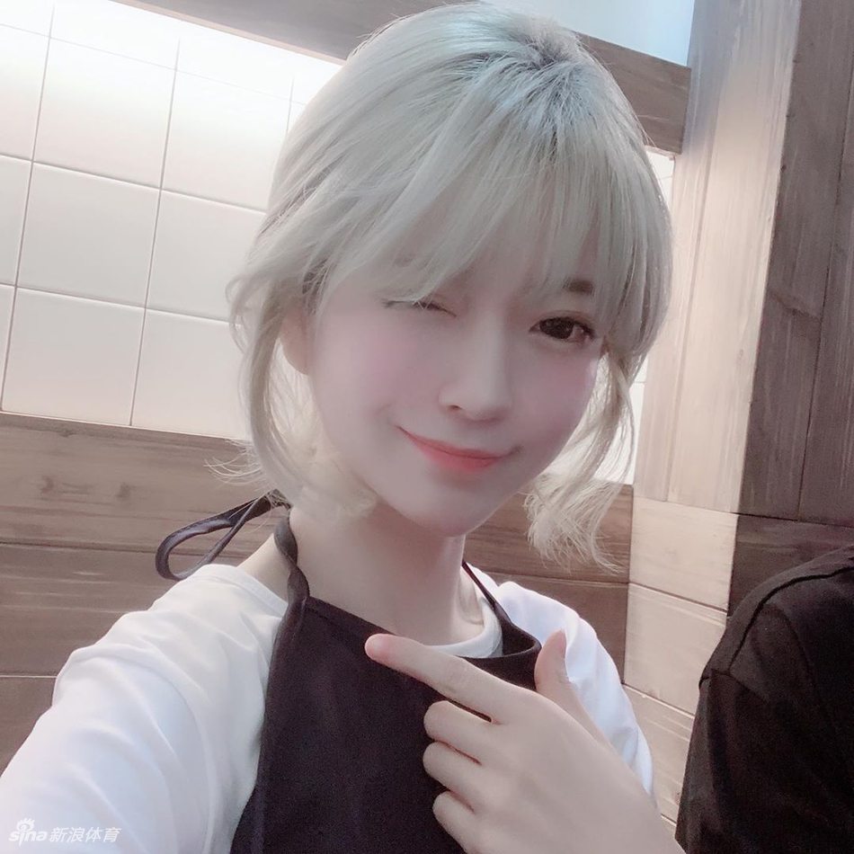 纯真可爱!小姐姐穿运动服的样子真好看
