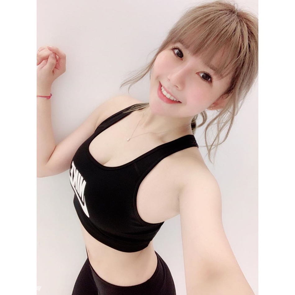 甜美可爱身材好!运动女孩阿乐