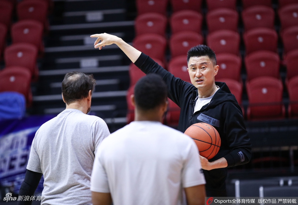 广东男篮赛前备战几大主力缺席