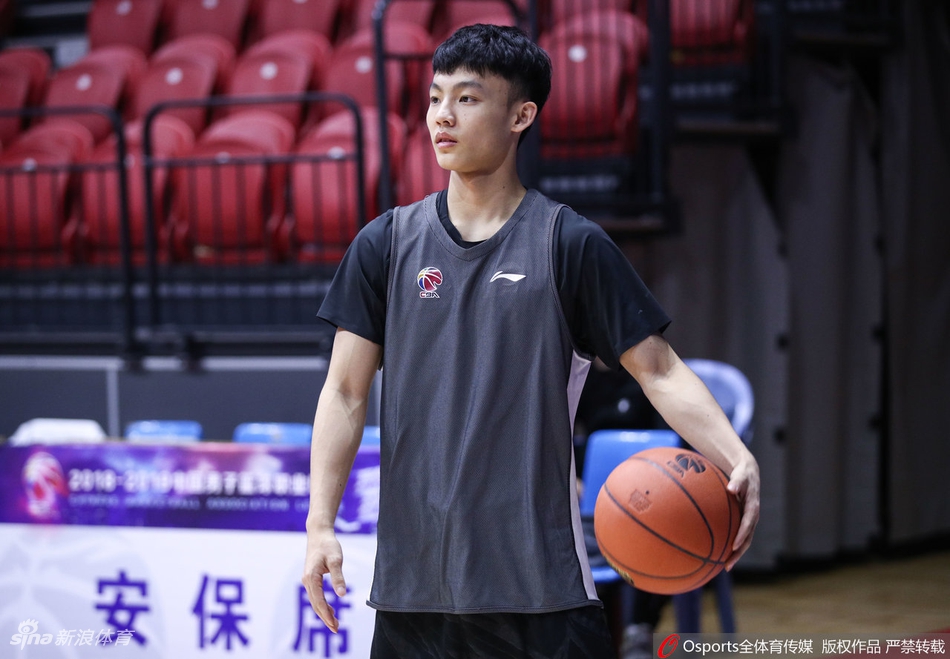 广东男篮赛前备战几大主力缺席