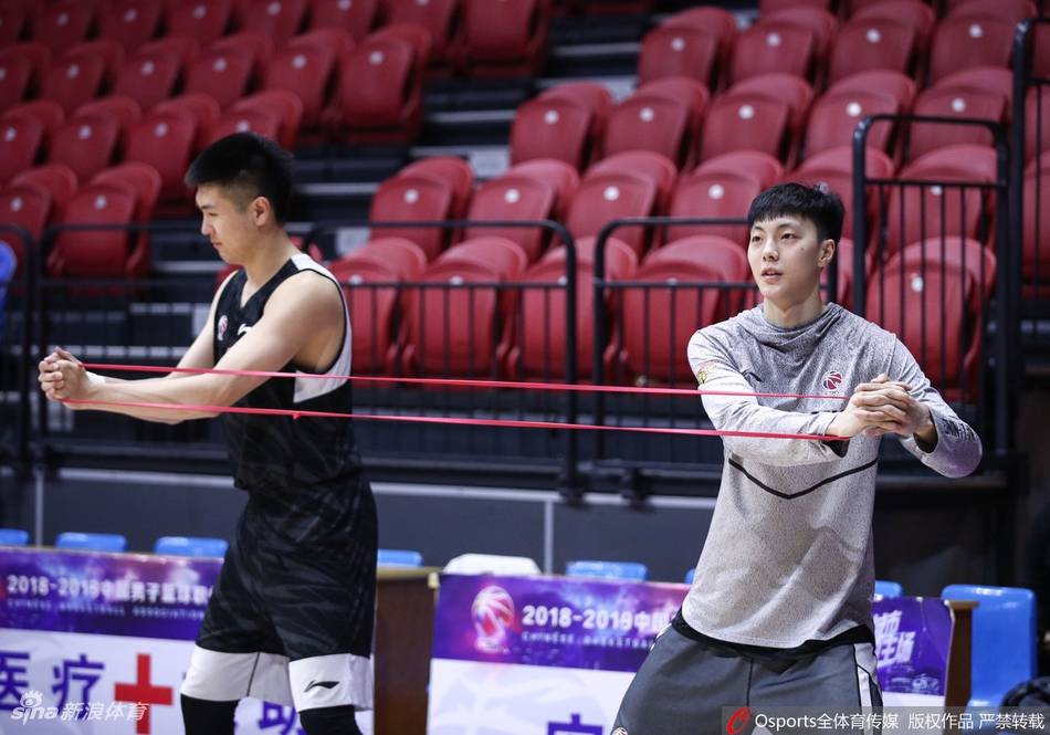 广东男篮赛前备战几大主力缺席