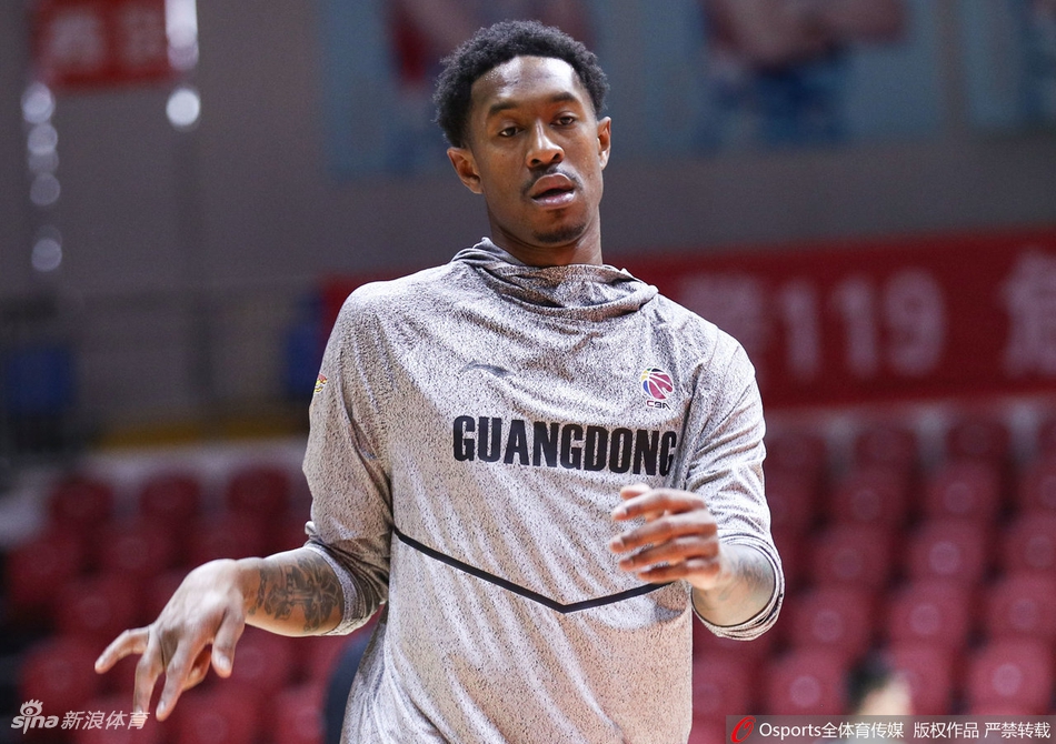 广东男篮赛前踩场训练