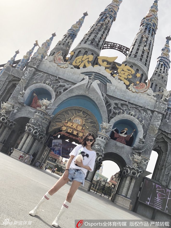 她是腿最长的健身女孩!