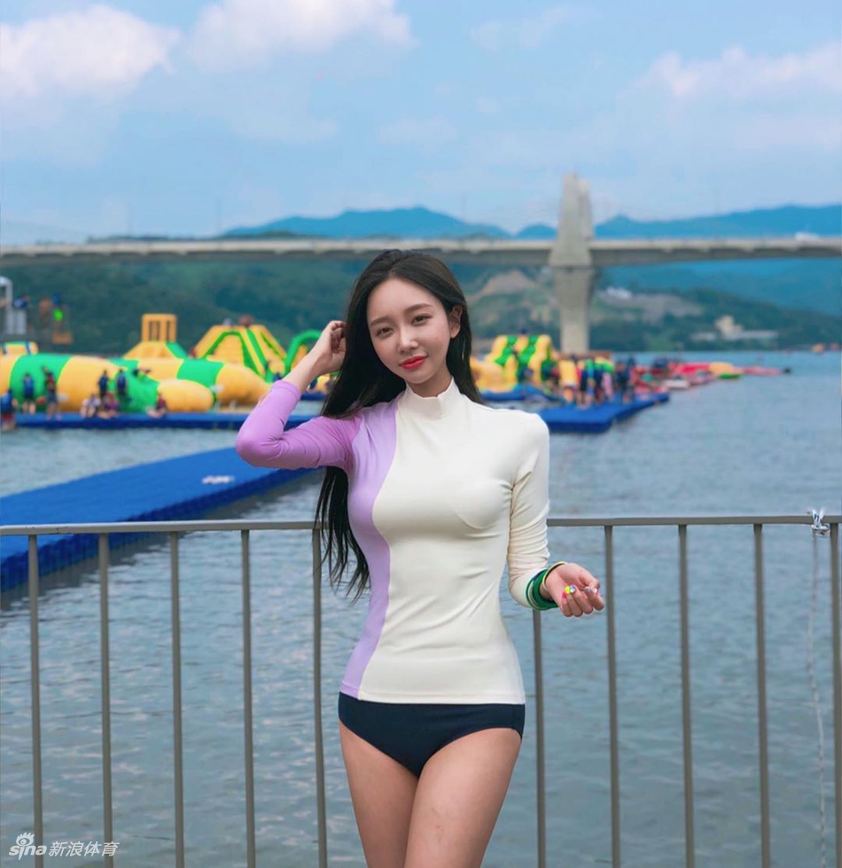 爱运动身材完美!活力运动女孩