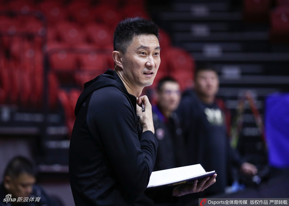 广东男篮赛前踩场训练