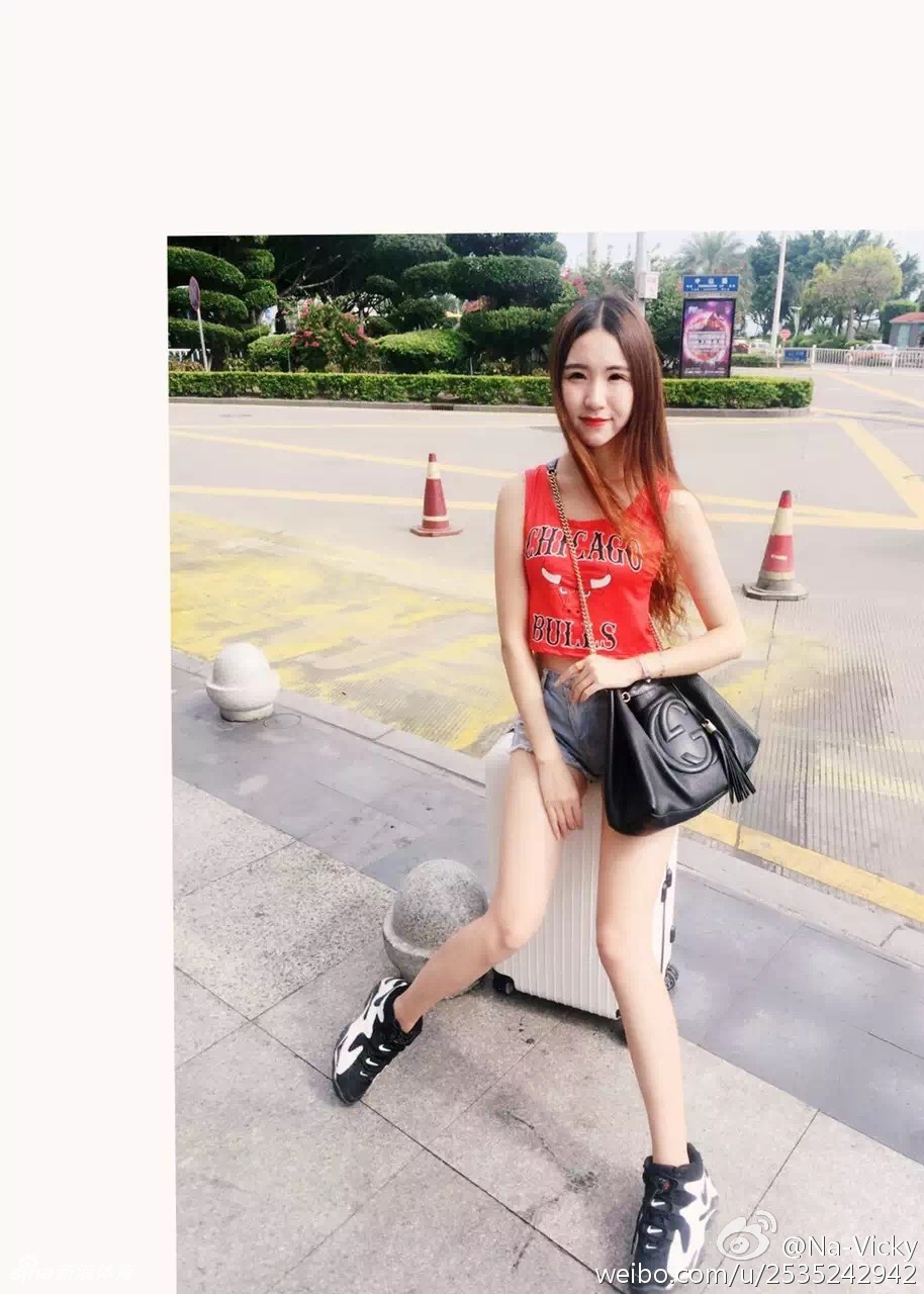 丰腴有料又爱篮球的妹子超可爱！