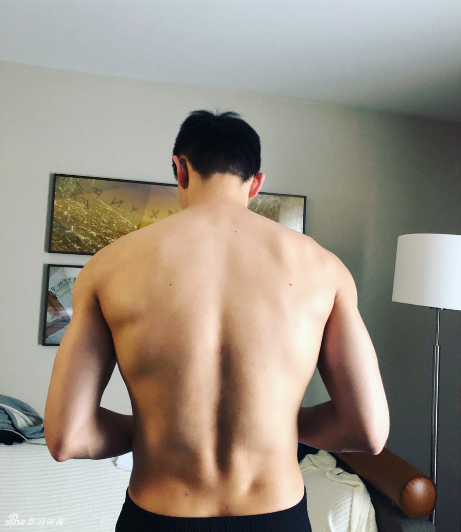 舔屏！肌肉男刘晓宇上线！