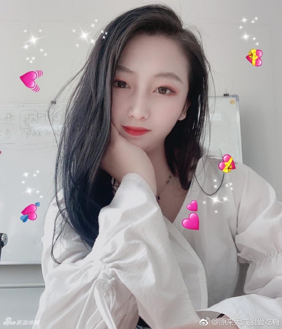 超有气质爱篮球的小姐姐了解下