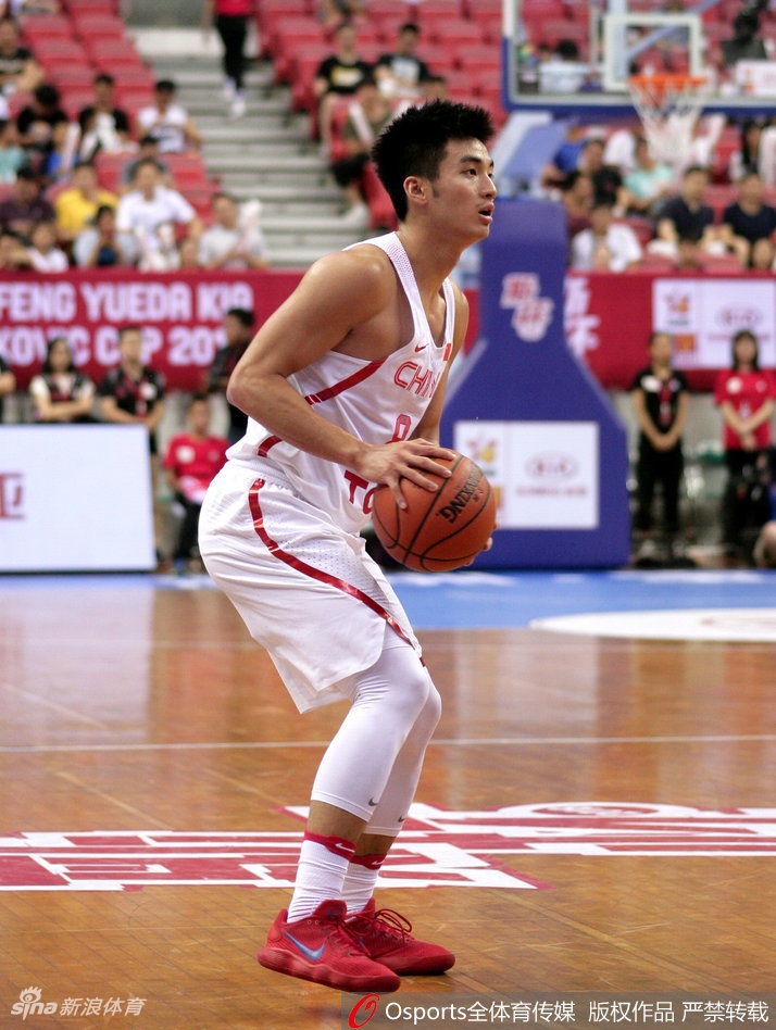 斯杯：男篮蓝队73-79克罗地亚