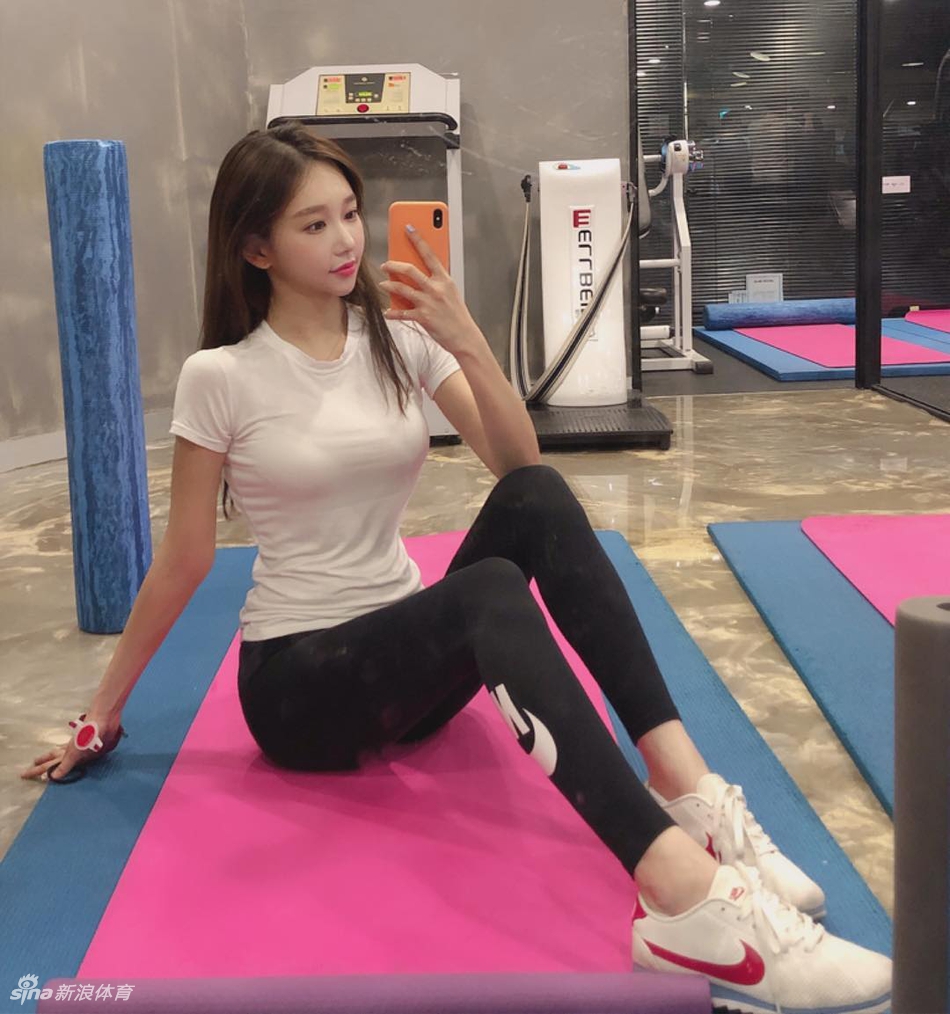 爱运动身材完美!活力运动女孩