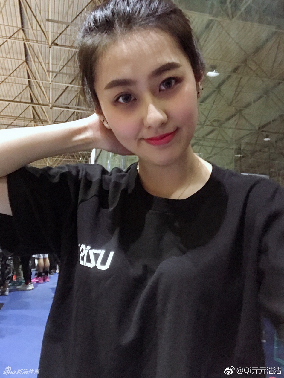 最美女裁判!这次她要上场打球啦