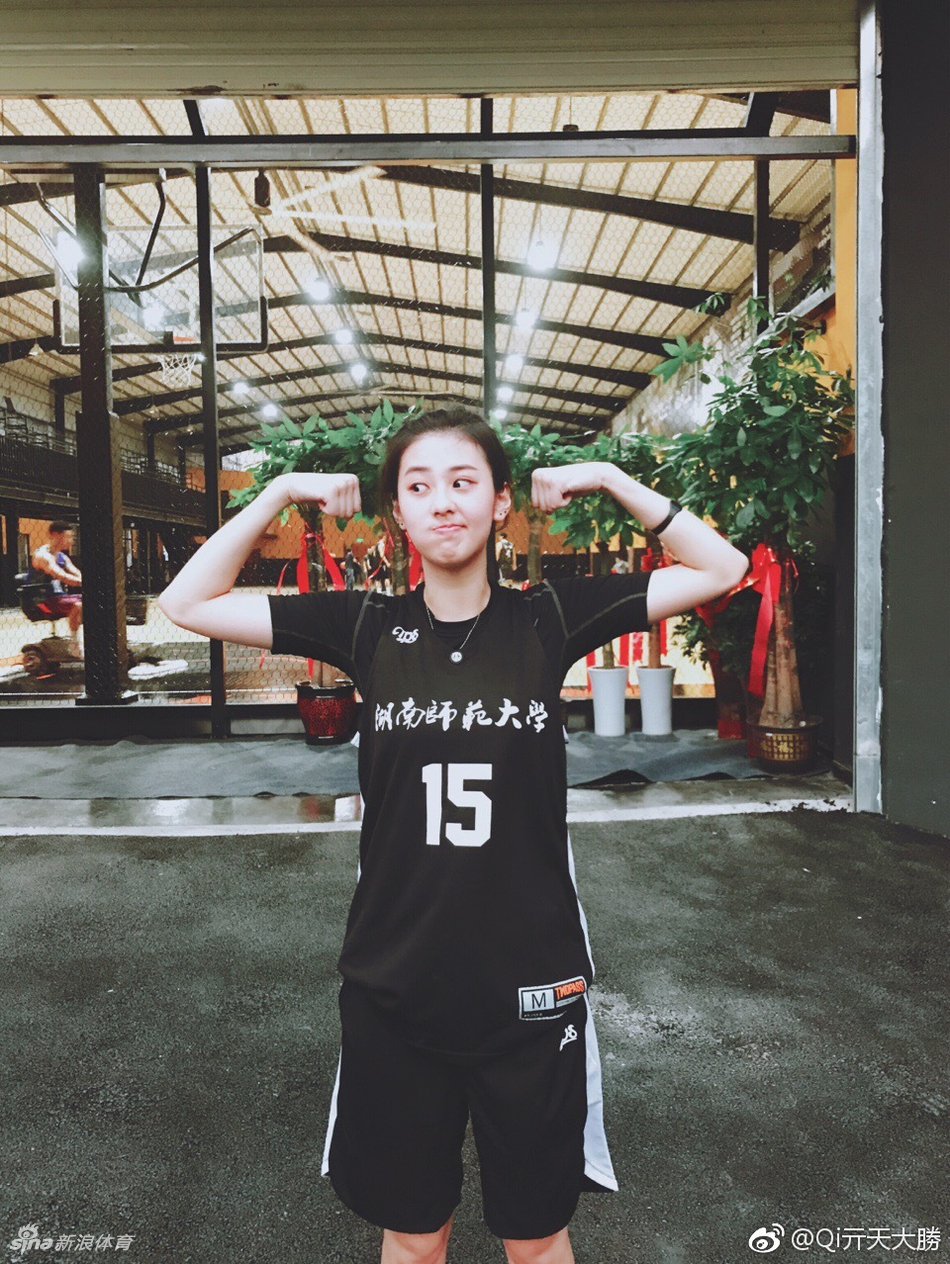 最美女裁判!这次她要上场打球啦