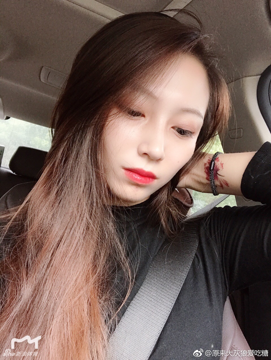 超有气质爱篮球的小姐姐了解下