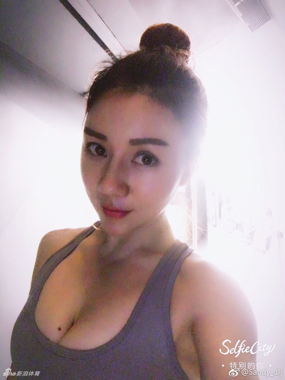 胸口带痣!这个健身女郎有点狠